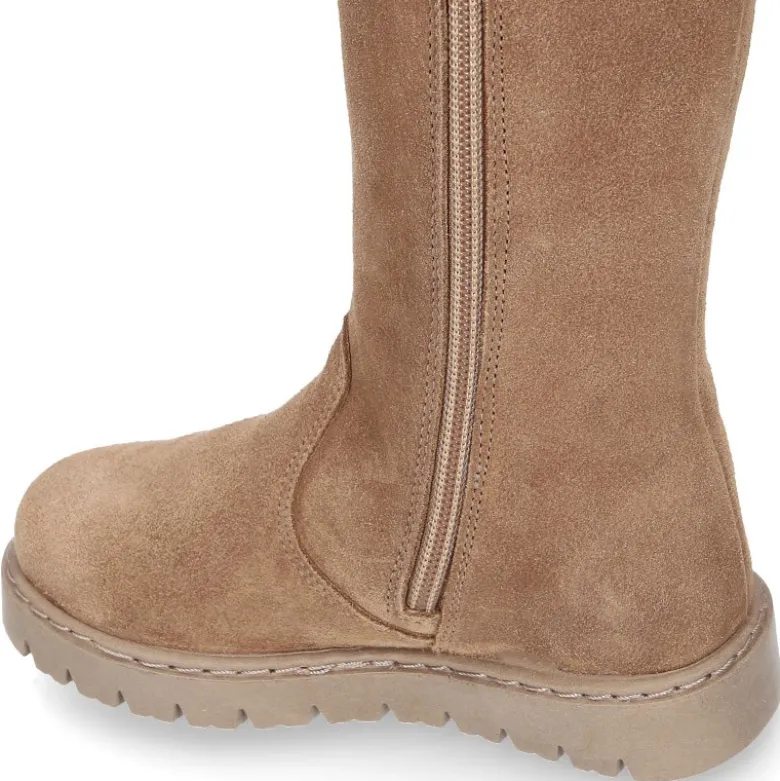 Bota niña con cuello de PELO y suela gruesa en piel serraje.