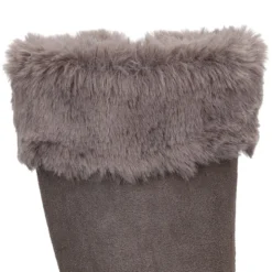 Bota niña con cuello de PELO y suela gruesa en piel serraje.