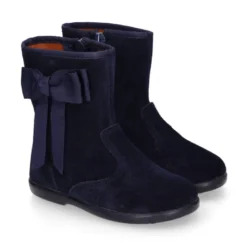 Bota niña con lazo en piel serraje en azul marino.