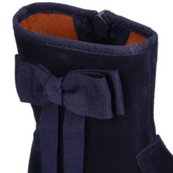Bota niña con lazo en piel serraje en azul marino.
