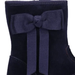 Bota niña con lazo en piel serraje en azul marino.