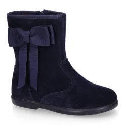 Bota niña con lazo en piel serraje en azul marino.