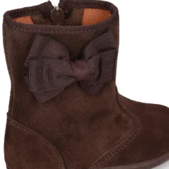 Bota niña con LAZO MARIPOSA en piel serraje.