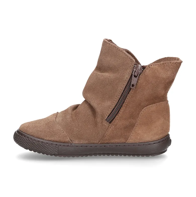 Bota niña para vestir en piel serraje con cremallera.