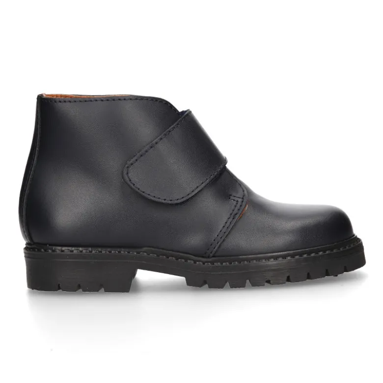 Bota niños COLE tipo todoterreno sin cordones en piel.