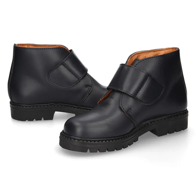 Bota niños COLE tipo todoterreno sin cordones en piel.