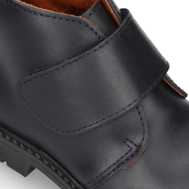Bota niños COLE tipo todoterreno sin cordones en piel.