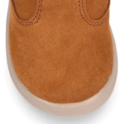 Bota niños con cuello de borreguito en piel serraje cuero.