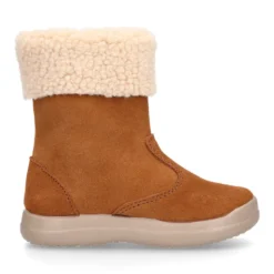Bota niños con cuello de borreguito en piel serraje cuero.