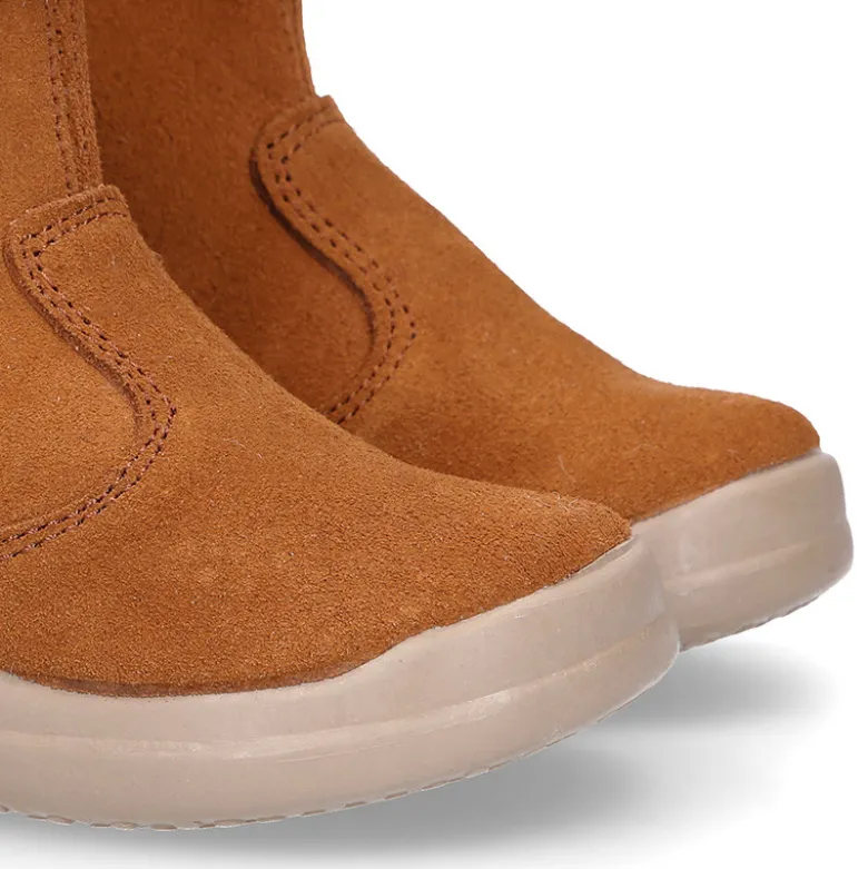 Bota niños con cuello de borreguito en piel serraje cuero.