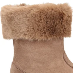 Bota niños con cuello de pelo en piel serraje topo.
