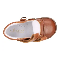 Bota niños tipo zapatilla OKAA CASUAL sin cordones en piel con puntera.