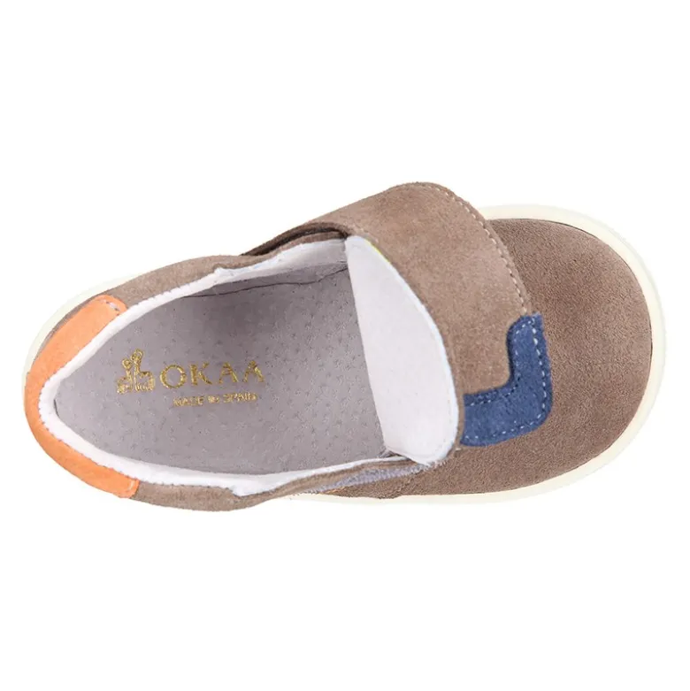 Bota niños tipo zapatilla OKAA CASUAL sin cordones en piel serraje.
