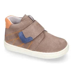Bota niños tipo zapatilla OKAA CASUAL sin cordones en piel serraje.