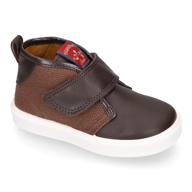 Bota niño tipo zapatilla sin cordones en piel ccmbinada con lona.