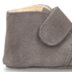 Bota Safari bebé sin cordones en piel serraje con forro Borreguillo.