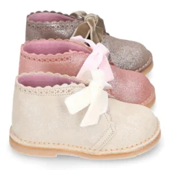 Bota Safari niña con cordones de TERCIOPELO y ondas en piel con brillos.