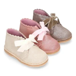 Bota Safari niña con cordones de TERCIOPELO y ondas en piel con brillos.