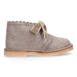 Bota Safari niña con cordones de TERCIOPELO y ondas en piel con brillos.