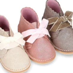 Bota Safari niña con cordones de TERCIOPELO y ondas en piel con brillos.