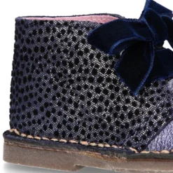 Bota Safari niña con cordones terciopelo y talonera FANTASÍA en piel con brillos.