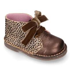 Bota Safari niña con cordones terciopelo y talonera FANTASÍA en piel con brillos.