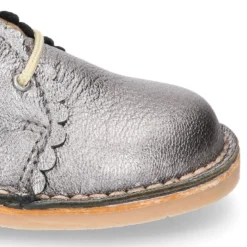 Bota Safari niña con cordones y ondas en piel METALIZADA.