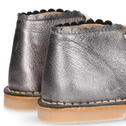 Bota Safari niña con cordones y ondas en piel METALIZADA.