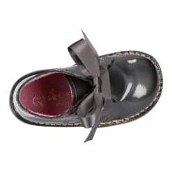 Bota Safari niñas con cordones seda y ondas en piel charol PERLADO.
