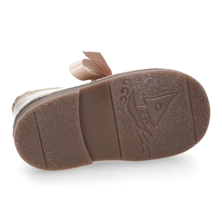 Bota Safari niñas con cordones seda y ondas en piel charol PERLADO.