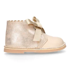 Bota Safari niñas con cordones seda y ondas en piel combinada.