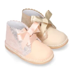 Bota Safari niñas con cordones seda y ondas en piel combinada.
