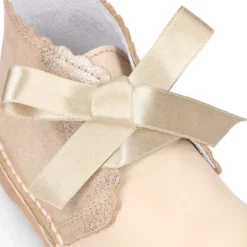 Bota Safari niñas con cordones seda y ondas en piel combinada.
