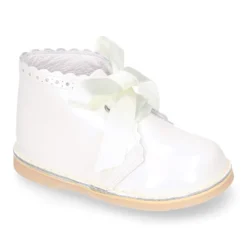 Bota Safari niñas con cordones seda y ondas en piel charol.