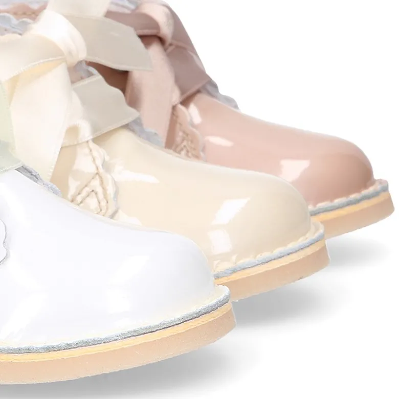 Bota Safari niñas con cordones seda y ondas en piel charol.