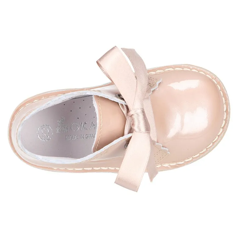 Bota Safari niñas con cordones seda y ondas en piel charol.