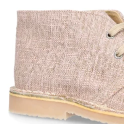 Bota Safari o Pisacacas con cordones y en lino natural.