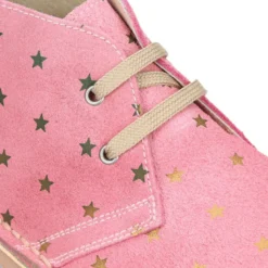 Bota Safari o Pisacacas con cordones y estampado con ESTRELLAS en serraje.