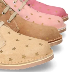 Bota Safari o Pisacacas con cordones y estampado con ESTRELLAS en serraje.