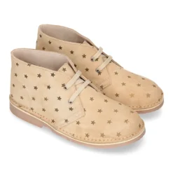 Bota Safari o Pisacacas con cordones y estampado con ESTRELLAS en serraje.