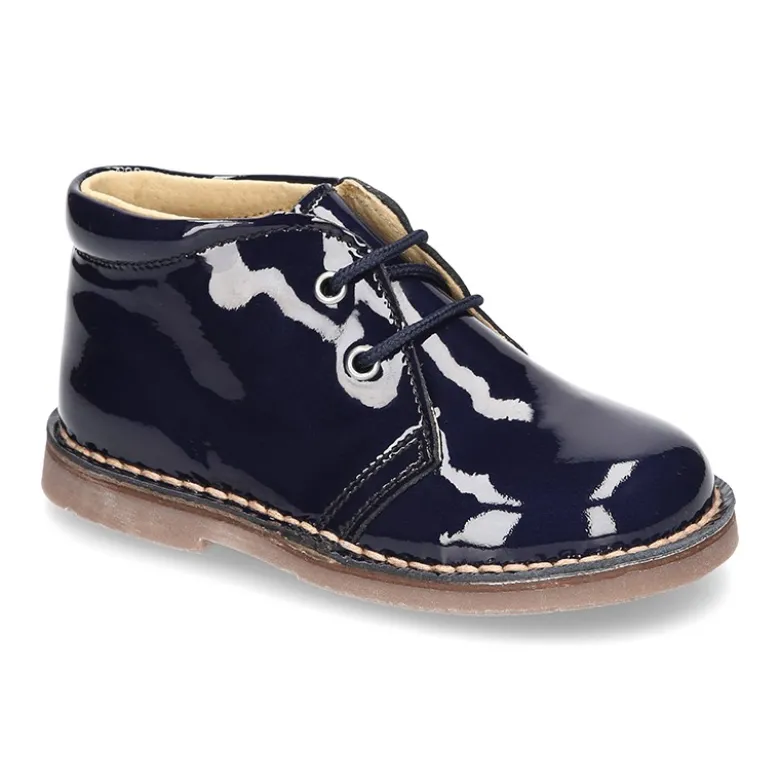 Bota Safari o Pisacacas niño con cordones en piel charol.