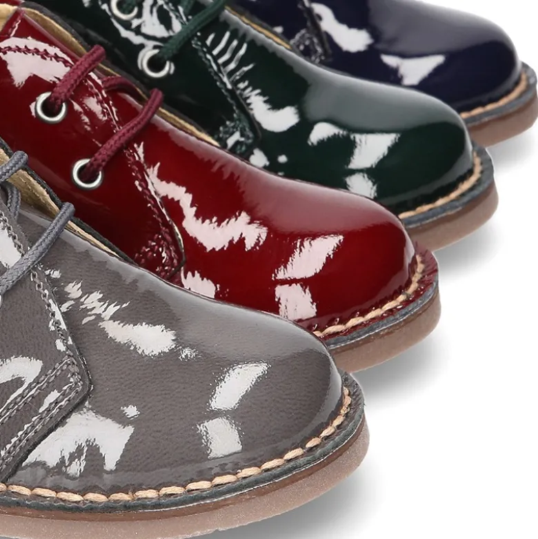 Bota Safari o Pisacacas niño con cordones en piel charol.