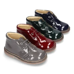 Bota Safari o Pisacacas niño con cordones en piel charol.