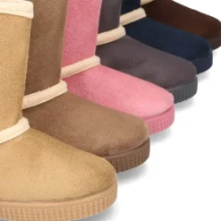 Botas forradas con cierre adherente y suela tipo bamba en Serratex.