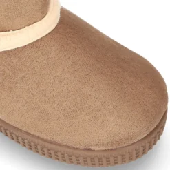 Botas forradas con cierre adherente y suela tipo bamba en Serratex.