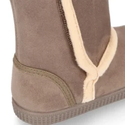 Botas niño tipo AUSTRALIANAS con cierre adherente y suela tipo bamba en Serratex Recy.