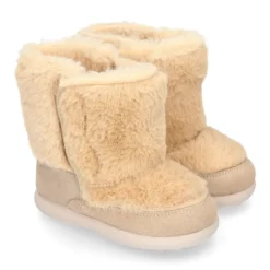 Bota tipo esquimal para niñas con cierre adherente en piel serraje con pelo