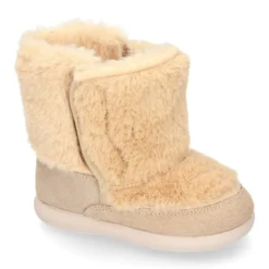 Bota tipo esquimal para niñas con cierre adherente en piel serraje con pelo