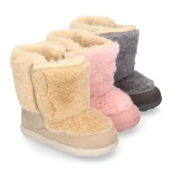 Bota tipo esquimal para niñas con cierre adherente en piel serraje con pelo