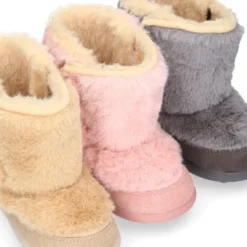 Bota tipo esquimal para niñas con cierre adherente en piel serraje con pelo